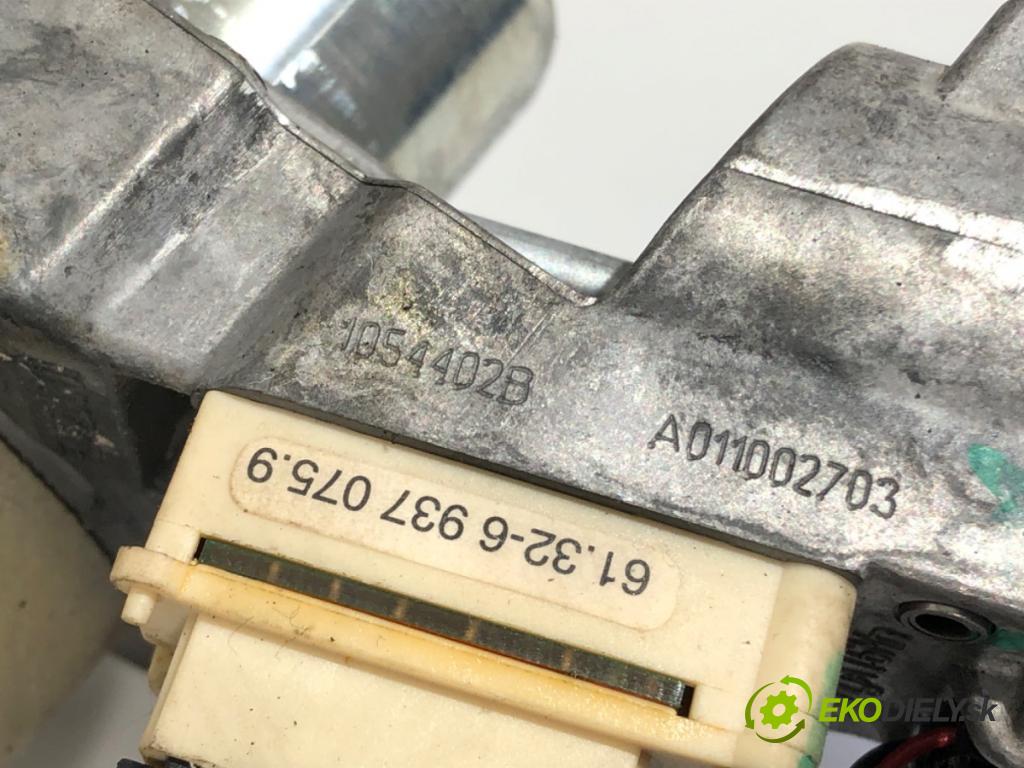 BMW E60 sedan 2003 125 kW 520 i 2171 spinačka 6928379 (Spínacia skrinka)