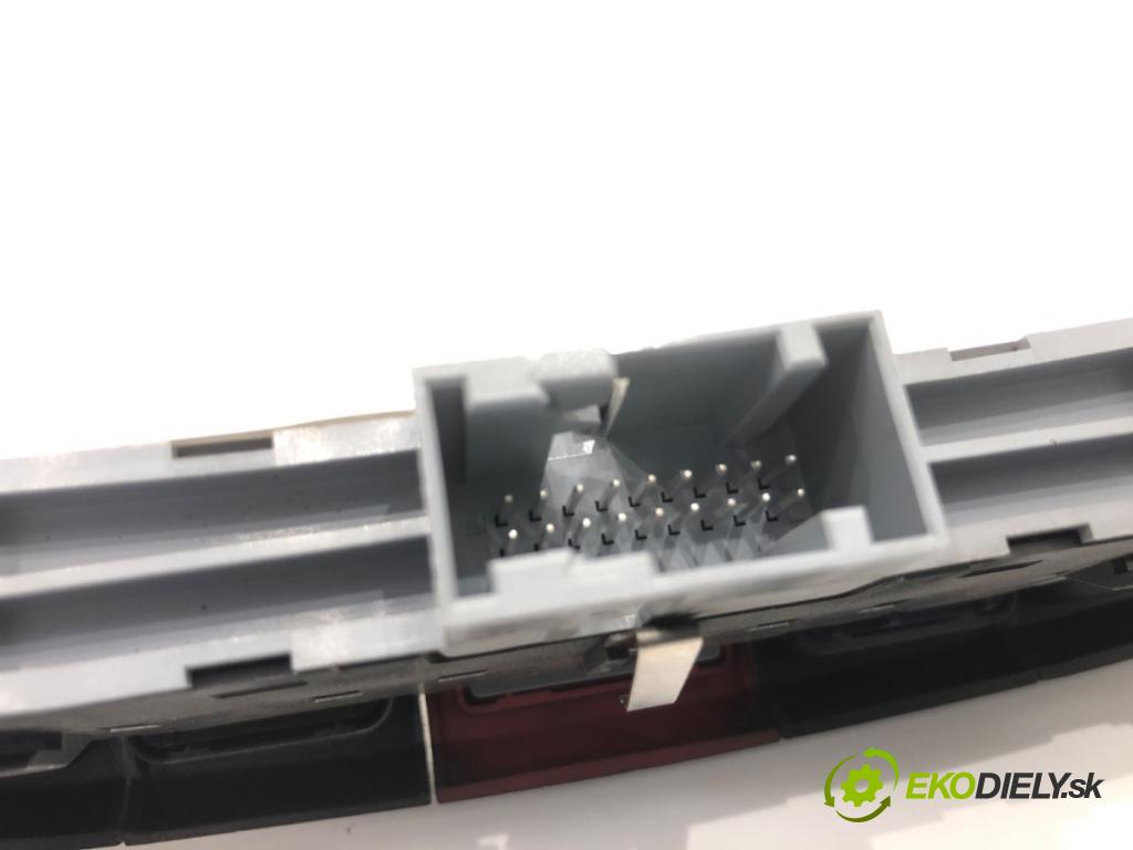 FIAT TIPO sedan 2018 70 kW 1.4 (356SXA1B) 1368 Spínač svetiel výstražných (núdzových) 07356559880 (Prepínacie páčky pod volantom)