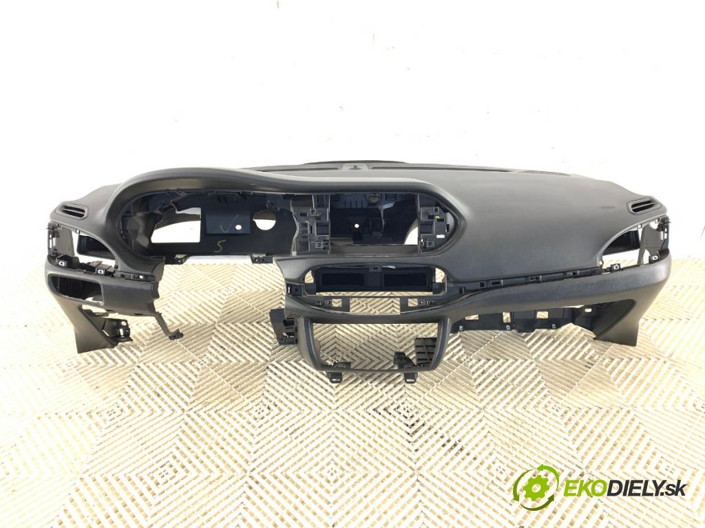 FIAT TIPO sedan 2018 70 kW 1.4 (356SXA1B) 1368 palubní doska  (Palubní desky)