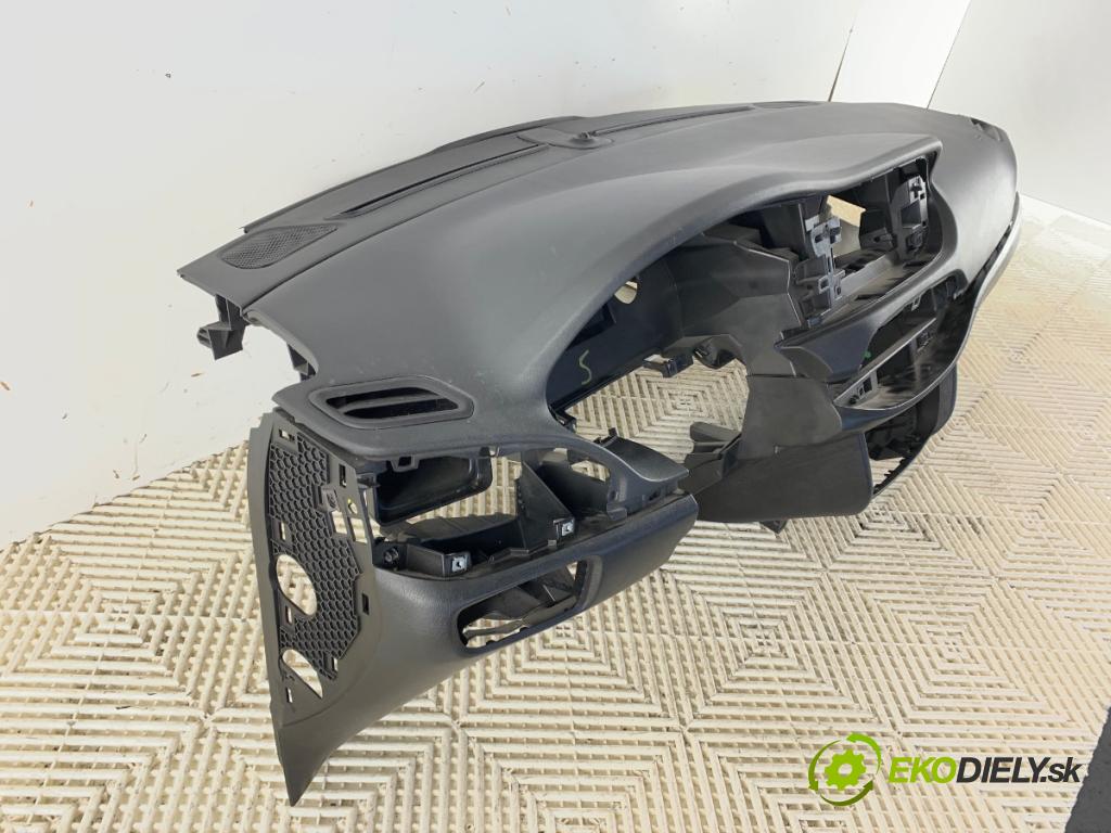 FIAT TIPO sedan 2018 70 kW 1.4 (356SXA1B) 1368 palubní doska  (Palubní desky)