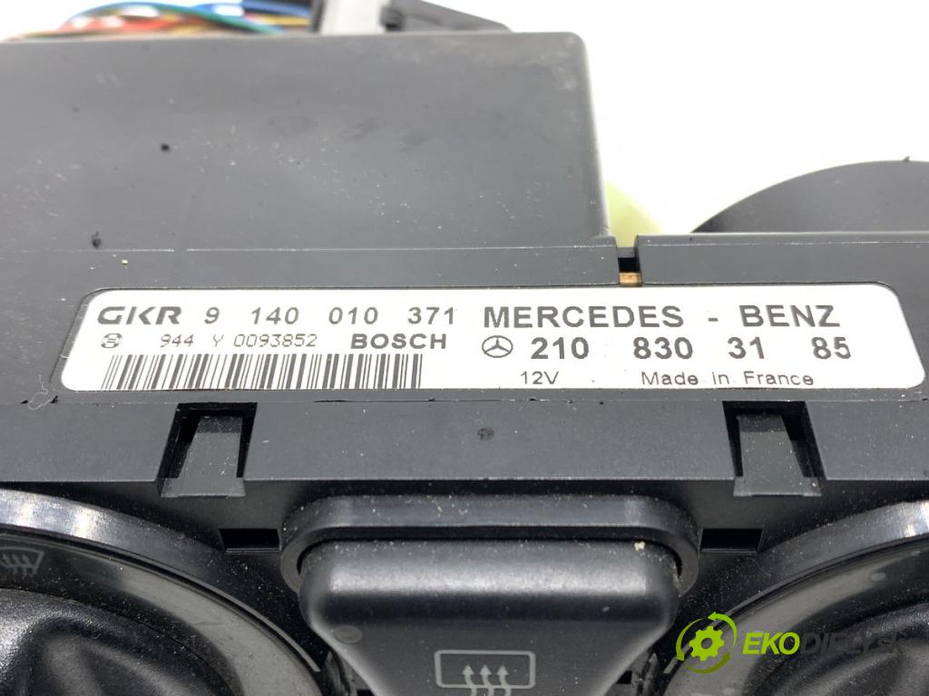 MERCEDES-BENZ W210 sedan 1996 95 kW E 290 Turbo-D (210.017) 2874 Panel ovládania kúrenia 2108303185 (Prepínacie páčky pod volantom)