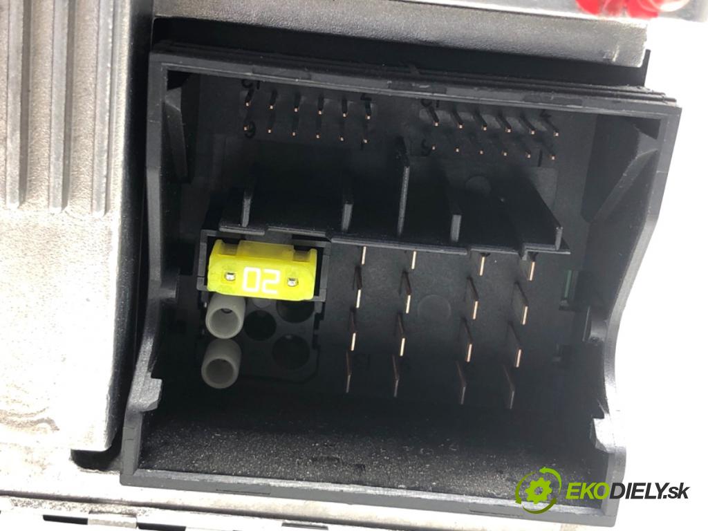 BMW E61 Kombi 2006 130 kW 525 d 2497 RADIO 6987689 (Audio zariadenie)