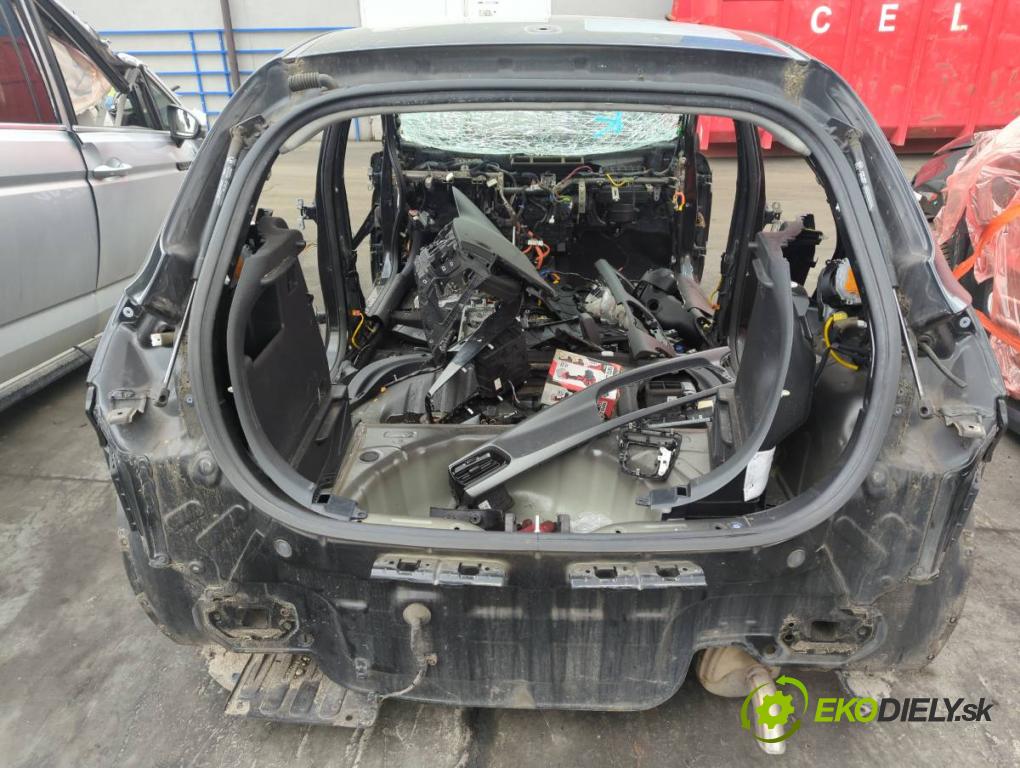 KIA RIO IV liftback 2017 73 kW 1.4 1368 KAROSERIA ČTVRŤÁK blatník zadní část levý pravý práh střecha PODŁUŻNICA levý pravý