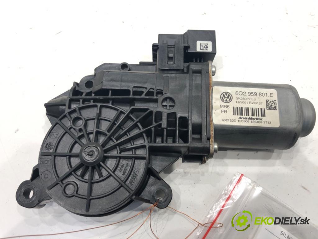 SKODA FABIA II Kombi 2009 59 kW 1.4 TDI 1422 motor sťahovaní okna pravý přední část 6Q2959801E