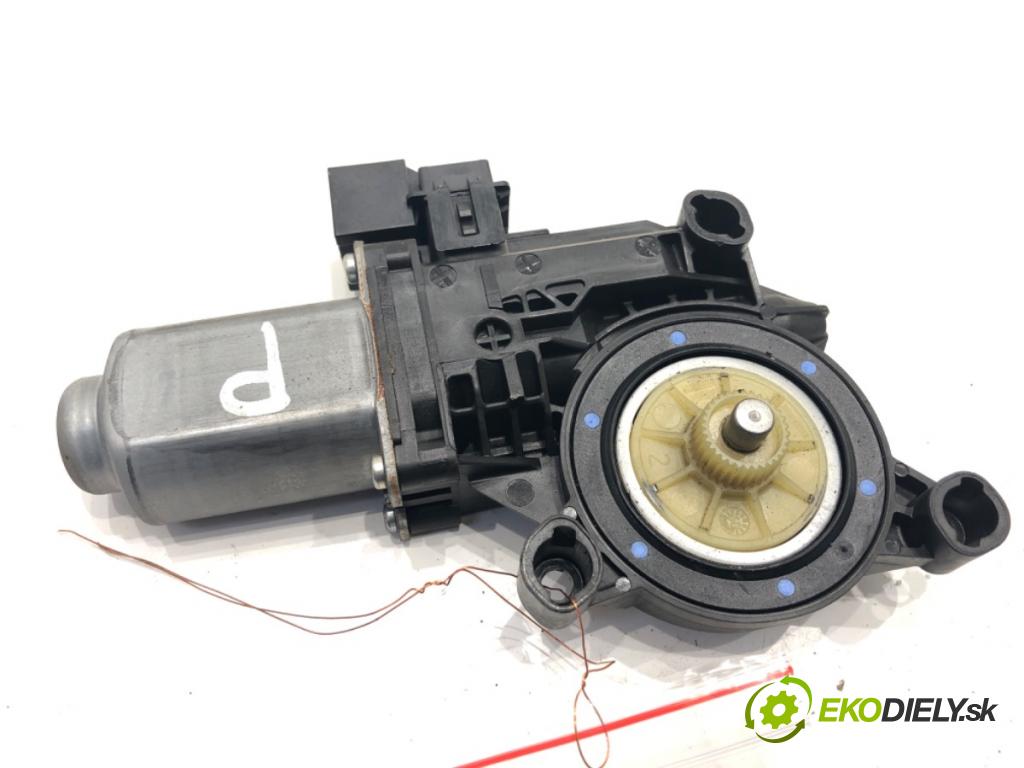 SKODA FABIA II Kombi 2009 59 kW 1.4 TDI 1422 motor sťahovaní okna pravý přední část 6Q2959801E