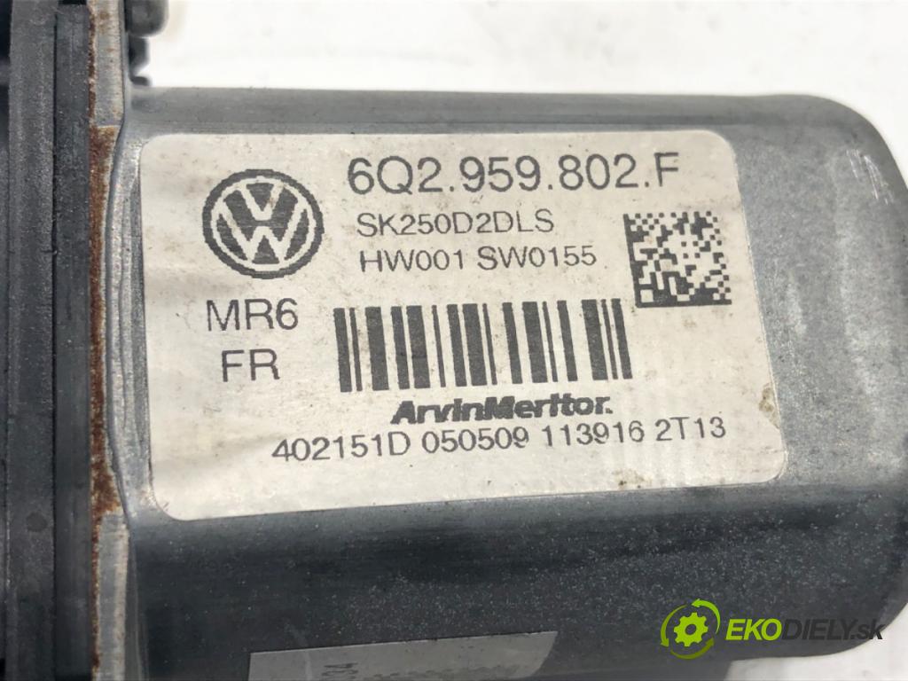 SKODA FABIA II Kombi 2009 59 kW 1.4 TDI 1422 motorek sťahovaní okna přední část levý 6Q2959802F (Ostatné)