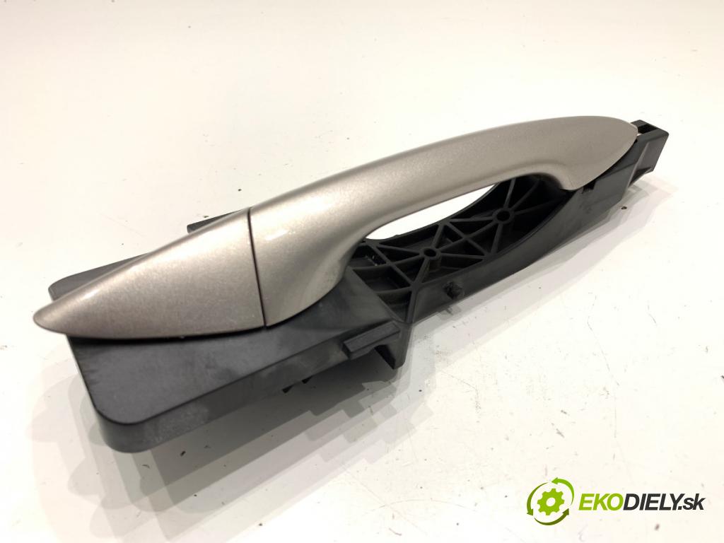 HYUNDAI i30 liftback 2015 81 kW 1.6 CRDi 1582 Kľučka vonkajšia ľavy zad