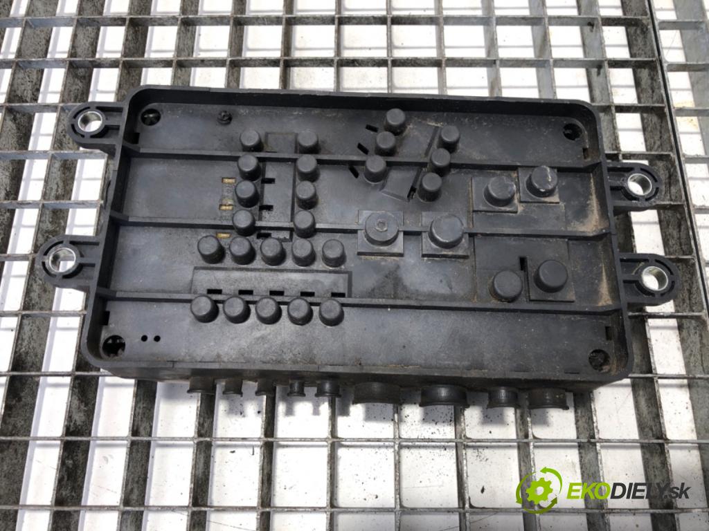 VOLVO FH II Ciągnik siodłowy 2021 338 kW 460 338 kW [460 KM] olej napędowy 2012 - 2022 12800 skříňka poistková 21717591 (Pojistkové skříňky)