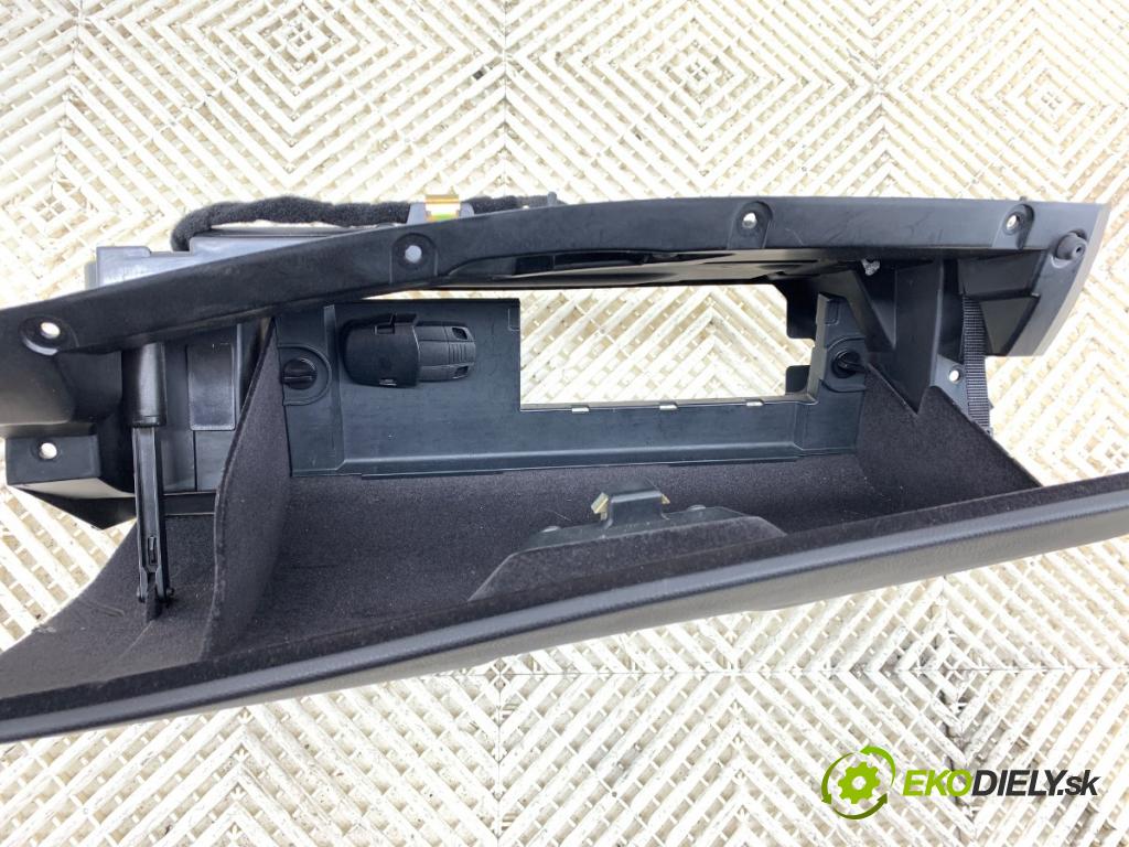 BMW E60 sedan 2005 130 kW 520 d 1995 Priehradka, kastlík spolujazdca  (Priehradka (kastlík))