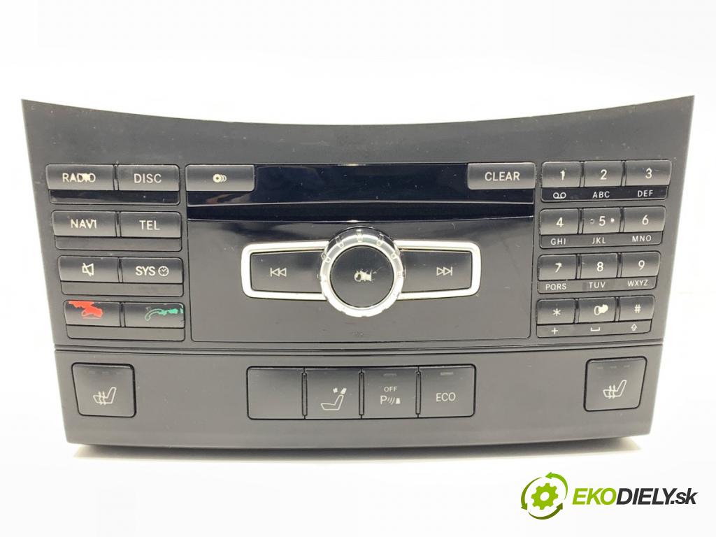 MERCEDES-BENZ W212 sedan 2012 150 kW E 250 CDI / BlueTEC (212.003, 212.004) 2143 RADIO A2129006517 (Audio zariadenie)