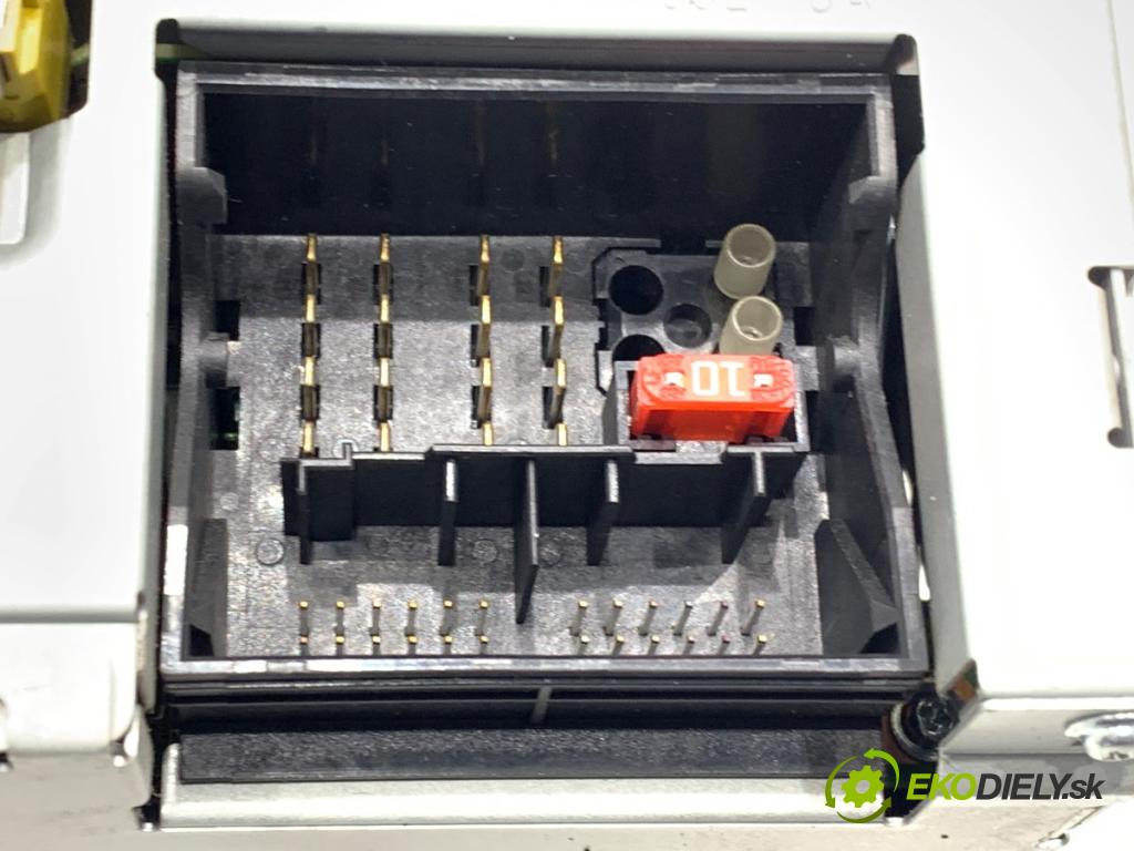 MERCEDES-BENZ W212 sedan 2012 150 kW E 250 CDI / BlueTEC (212.003, 212.004) 2143 RADIO A2129006517 (Audio zariadenie)