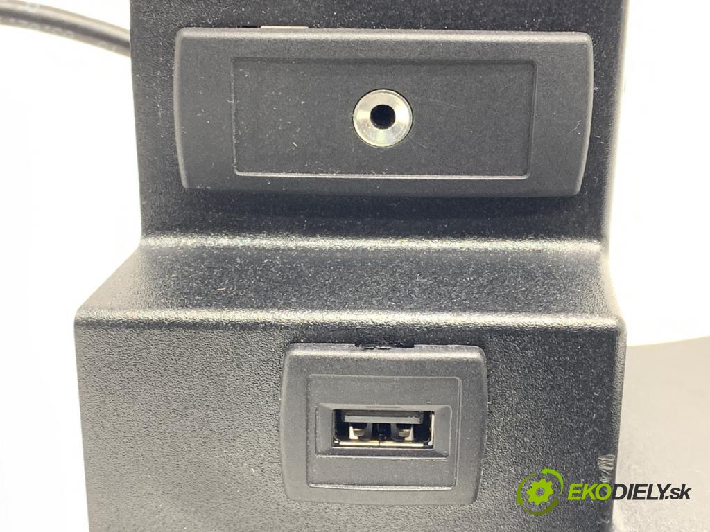 MERCEDES-BENZ W212 sedan 2012 150 kW E 250 CDI / BlueTEC (212.003, 212.004) 2143 HNÍZDO: USB 2129067601