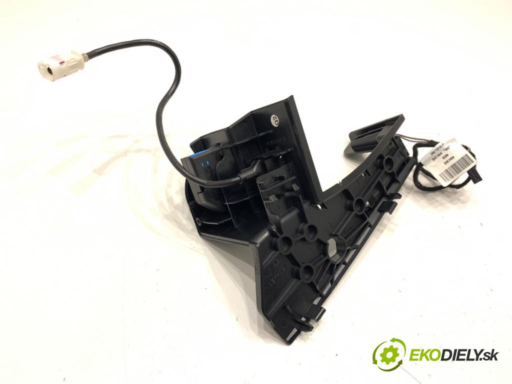 MERCEDES-BENZ W212 sedan 2012 150 kW E 250 CDI / BlueTEC (212.003, 212.004) 2143 HNÍZDO: USB 2129067601