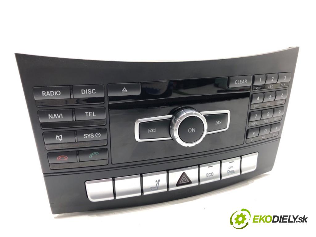 MERCEDES-BENZ W212 sedan 2013 150 kW E 250 CDI / BlueTEC 4-matic (212.082, 212.097) 2143 RADIO A2129008524 (Audio zariadenie)