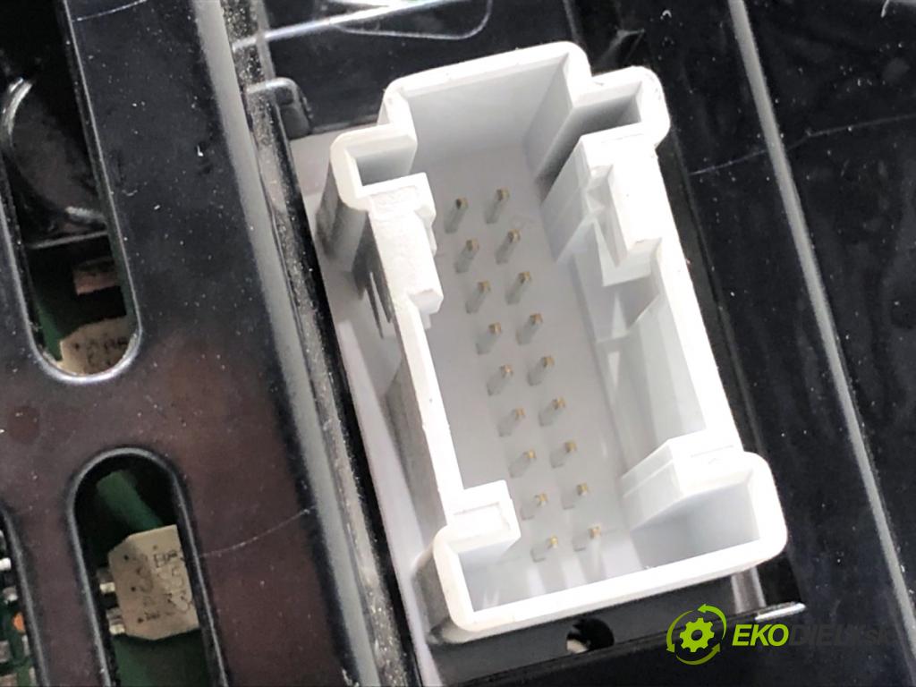 MERCEDES-BENZ W212 sedan 2013 150 kW E 250 CDI / BlueTEC 4-matic (212.082, 212.097) 2143 Prístrojovka A2129000425 (Prístrojová doska)