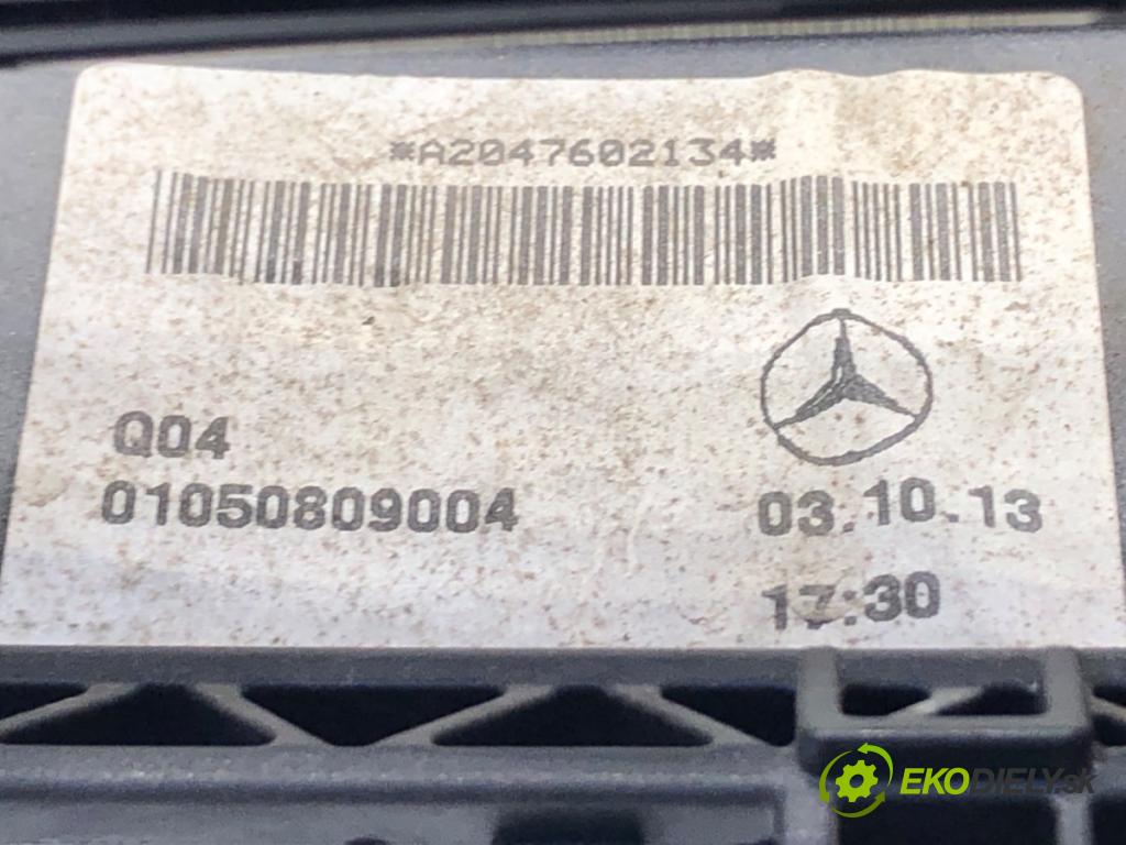 MERCEDES-BENZ W212 sedan 2013 150 kW E 250 CDI / BlueTEC 4-matic (212.082, 212.097) 2143 Kľučka vonkajšia ľavy zad A2047602134