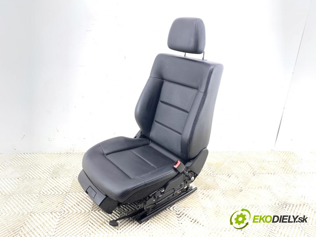 MERCEDES-BENZ W212 sedan 2013 150 kW E 250 CDI / BlueTEC 4-matic (212.082, 212.097) 2143 Sedadlo pravy predný