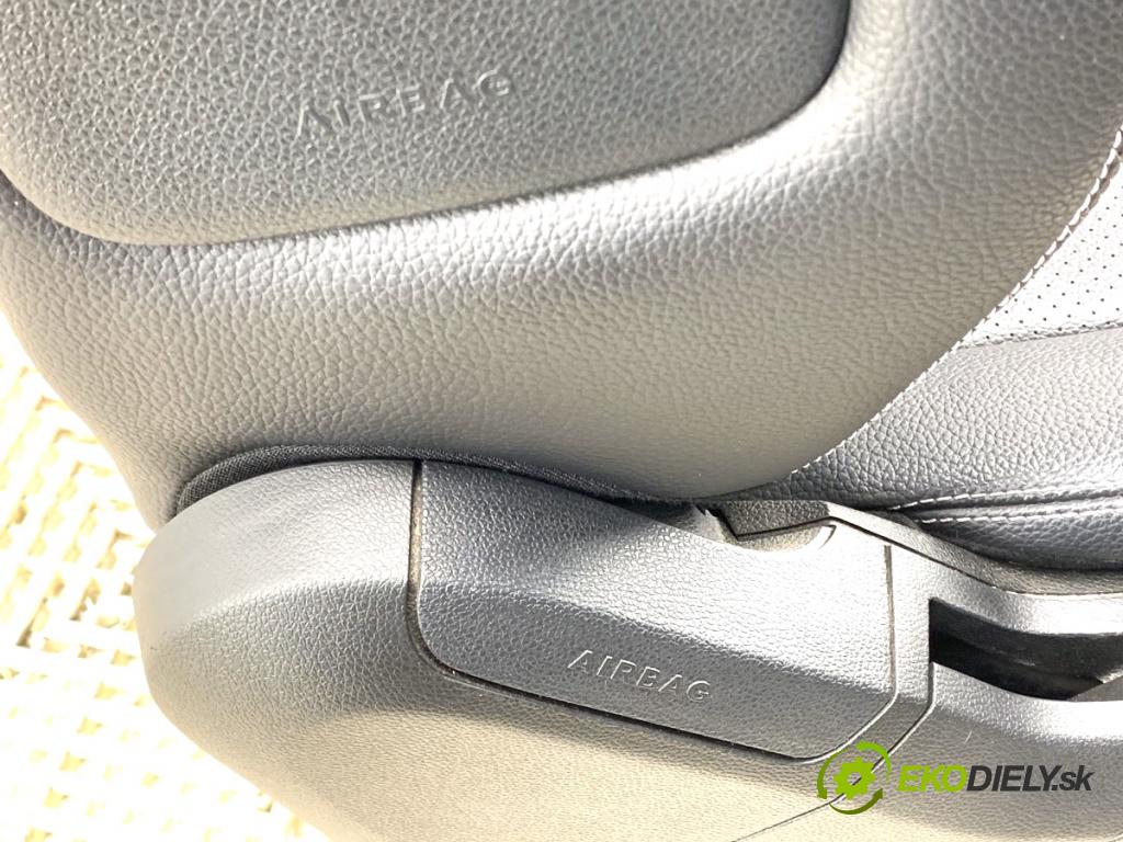 MERCEDES-BENZ W212 sedan 2013 150 kW E 250 CDI / BlueTEC 4-matic (212.082, 212.097) 2143 Sedadlo pravy predný