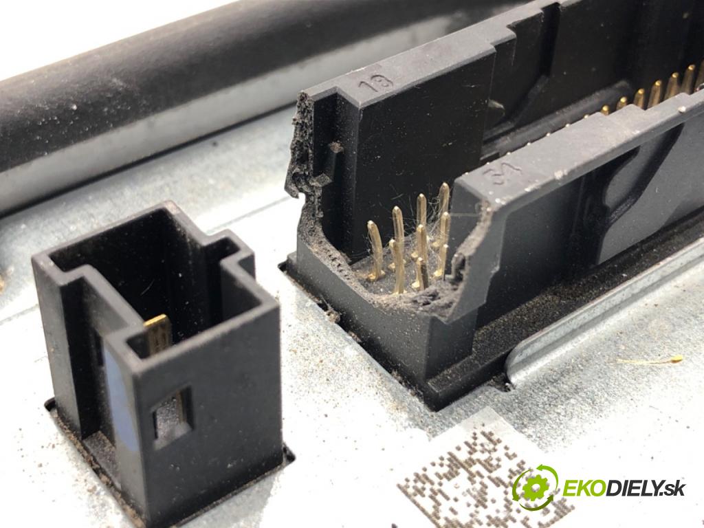 MERCEDES-BENZ W212 sedan 2013 150 kW E 250 CDI / BlueTEC 4-matic (212.082, 212.097) 2143 Menič XENON A2129008324 (Riadiaca jednotka xenónu)