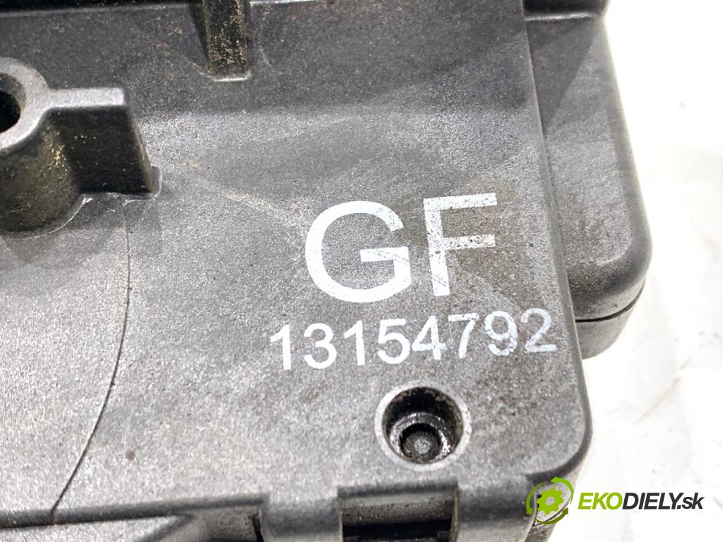 OPEL MERIVA A nadwozie wielkoprzestrzenne (MPV) 2006 74 kW 1.7 CDTI (E75) 1686 zámok dveře pravý přední část 13154792
