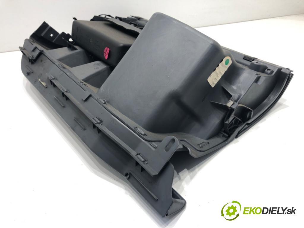 SEAT LEON I liftback 2001 77 kW 1.6 16 V 1598 Priehradka, kastlík spolujazdca  (Priehradka (kastlík))