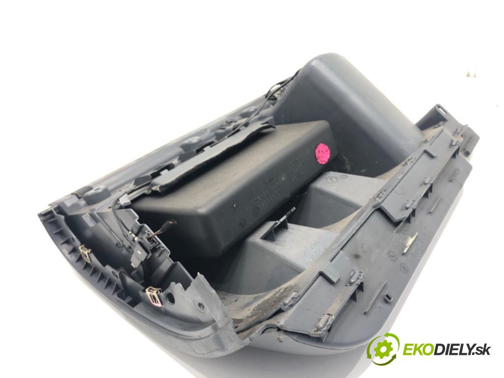 SEAT LEON I liftback 2001 77 kW 1.6 16 V 1598 Priehradka, kastlík spolujazdca  (Priehradka (kastlík))