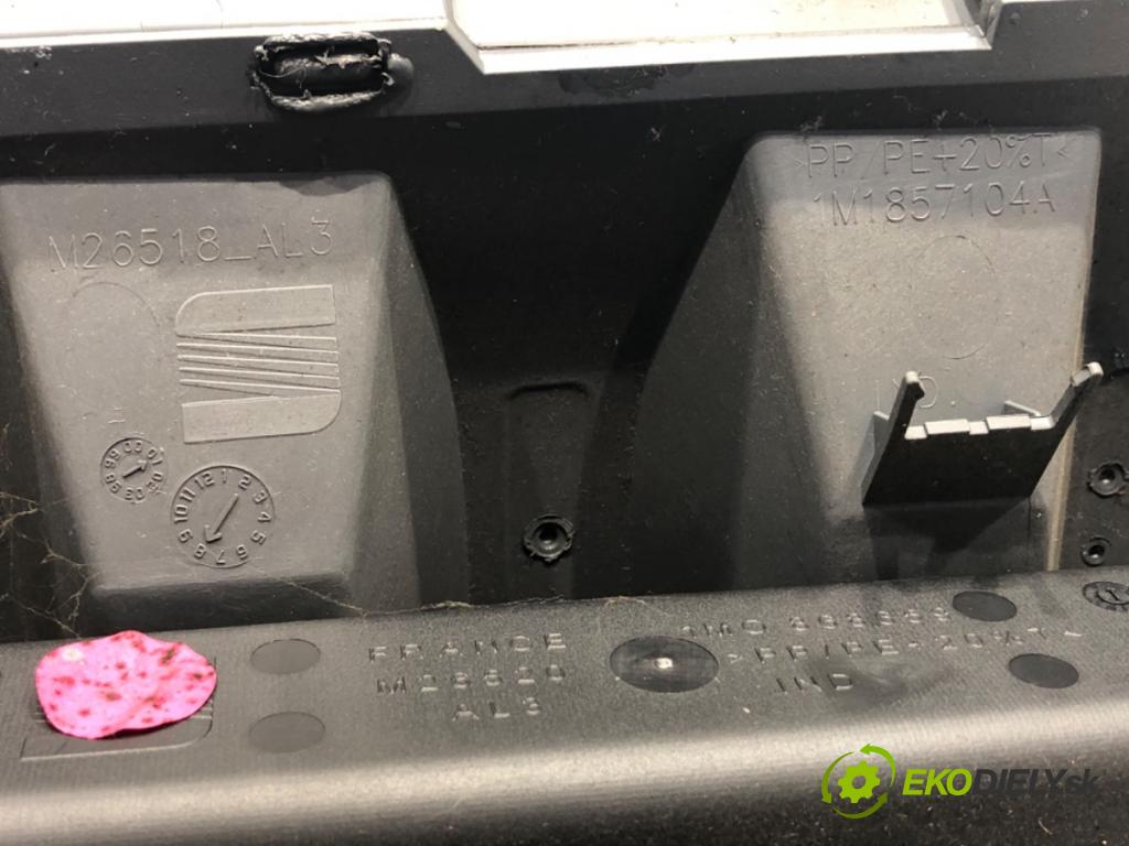 SEAT LEON I liftback 2001 77 kW 1.6 16 V 1598 Priehradka, kastlík spolujazdca  (Priehradka (kastlík))