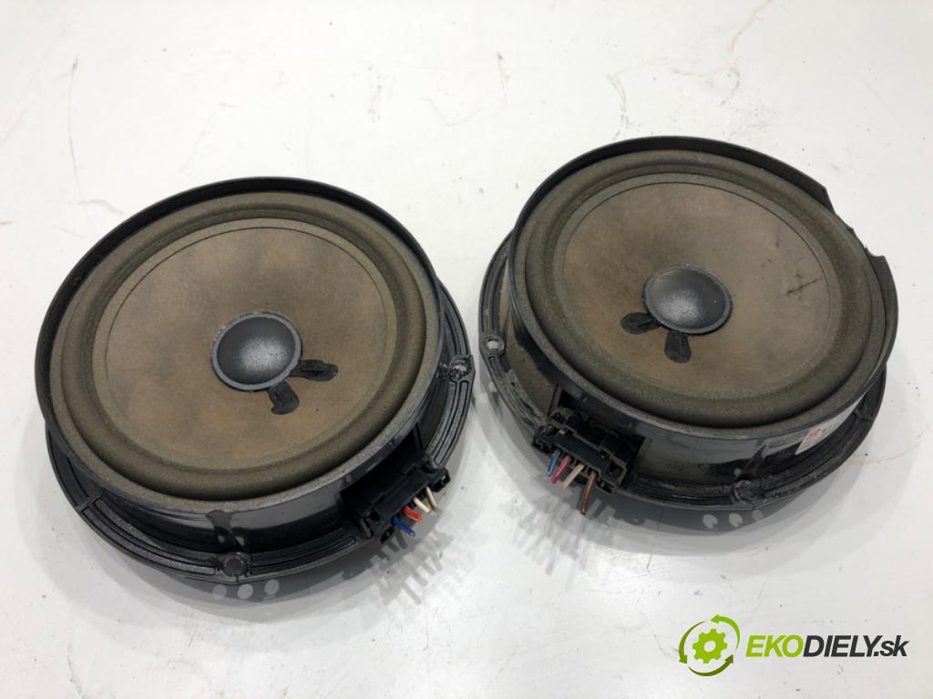 VW PASSAT B6 sedan 2005 77 kW 1.9 TDI 1896 reproduktory 3C0035454 3C0035453