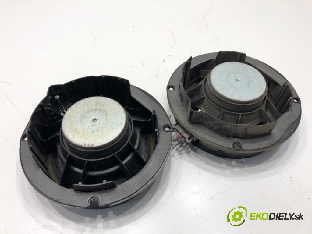 VW PASSAT B6 sedan 2005 77 kW 1.9 TDI 1896 reproduktory 3C0035454 3C0035453