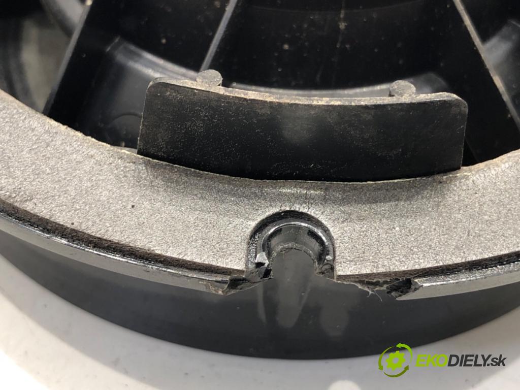 VW PASSAT B6 sedan 2005 77 kW 1.9 TDI 1896 reproduktory 3C0035454 3C0035453