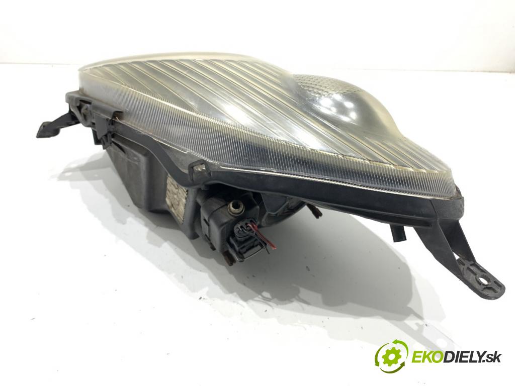 NISSAN MICRA K12 liftback 2003 65 kW 1.4 16V 1386 světlomet pravý přední část