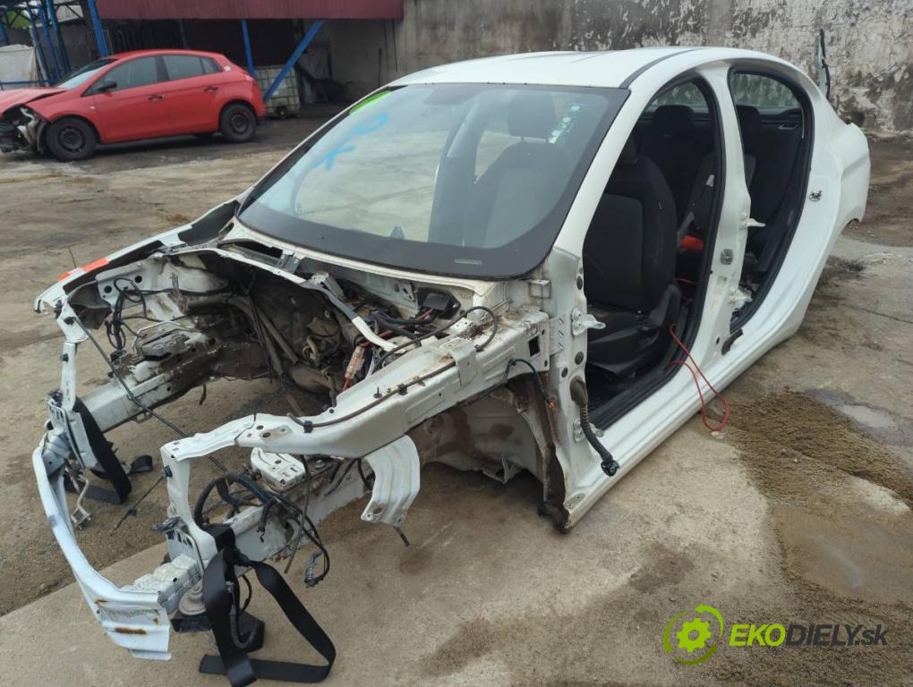 FIAT TIPO sedan 2018 70 kW 1.4 (356SXA1B) 1368 KAROSERIA ČTVRŤÁK blatník zadní část levý pravý práh střecha PODŁUŻNICA levý pravý