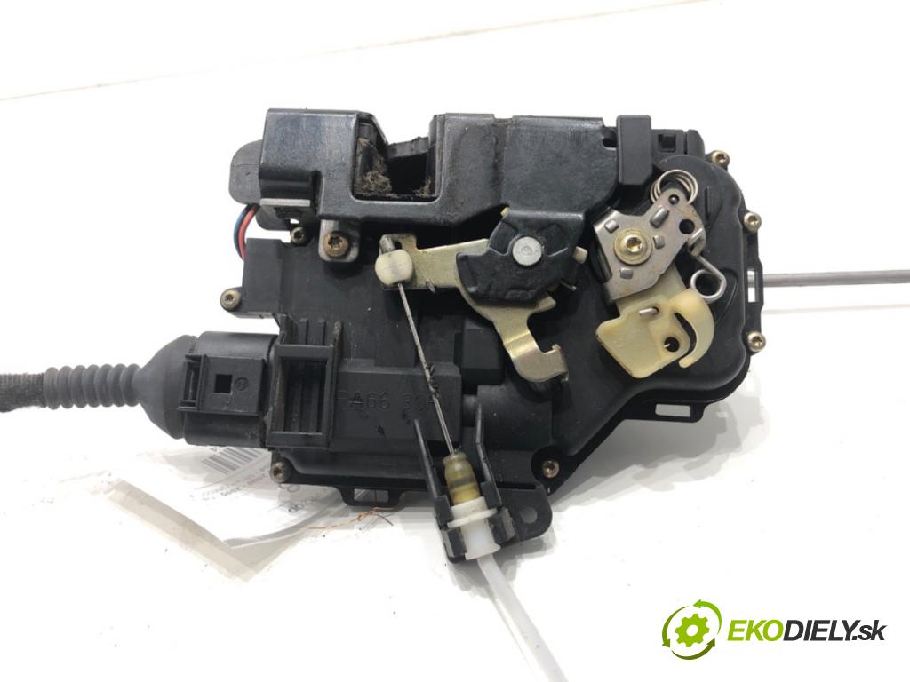 AUDI A4 B6 Kombi 2003 75 kW 1.6 1595 zámok dveře levý přední část 4B1837015G