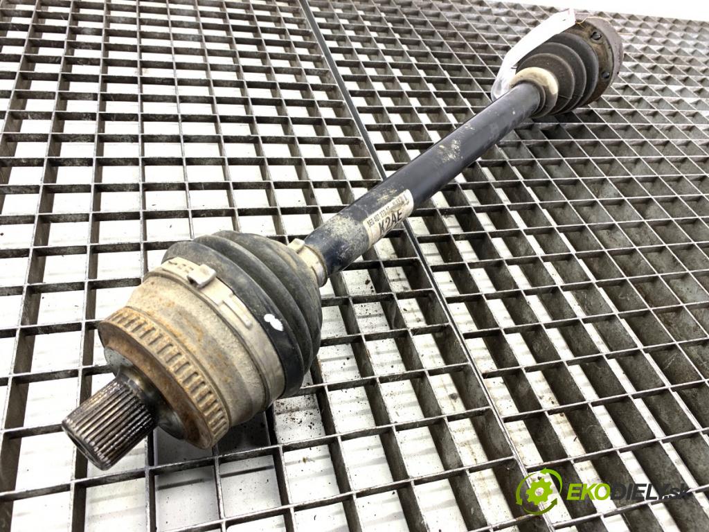 AUDI A4 B6 Kombi 2003 75 kW 1.6 1595 Poloos pravy predný 8E0407272AE