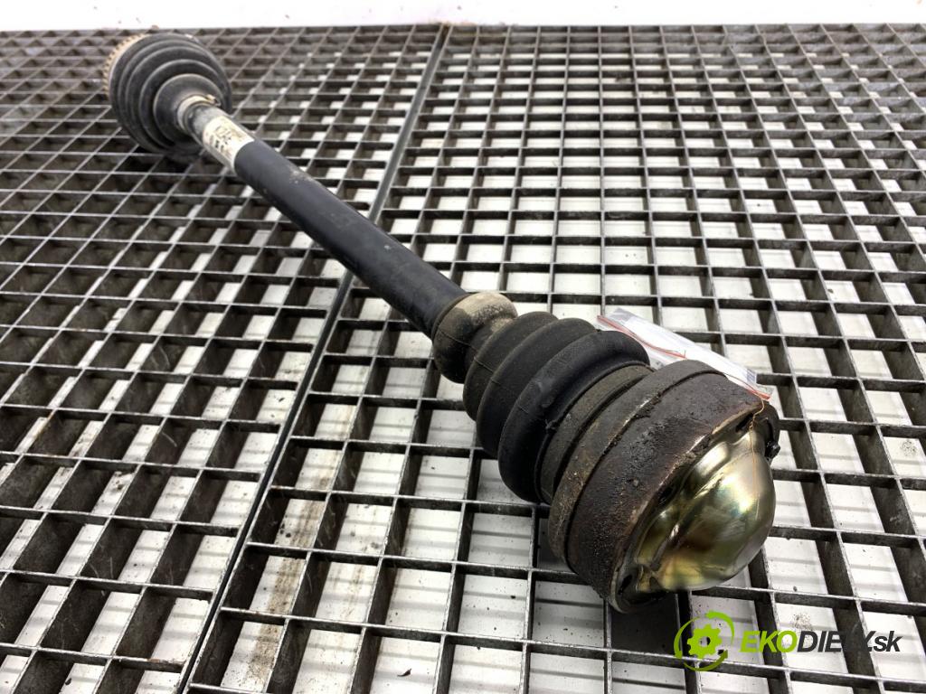 AUDI A4 B6 Kombi 2003 75 kW 1.6 1595 Poloos pravy predný 8E0407272AE
