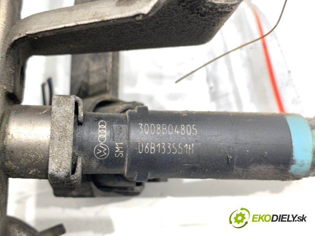 AUDI A4 B6 Kombi 2003 75 kW 1.6 1595 Lišta vstrekovacia 06B133551H (Vstrekovacia lišta)