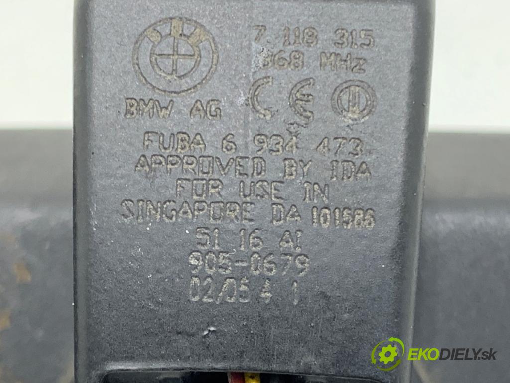 BMW E64 kabriolet 2005 190 kW 630 i 2996 zpětné zrcátko vnitřní  (Světla vnitřní)