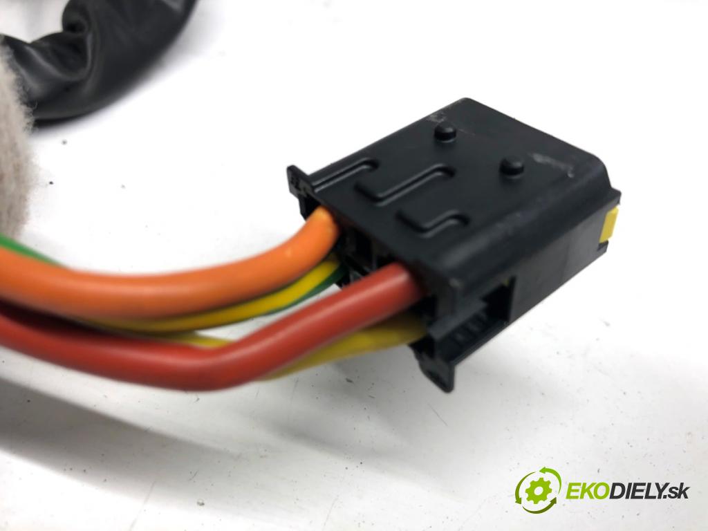 DACIA DUSTER SUV 2013 66 kW 1.5 dCi (HSAJ) 1461 spinačka 8200826300C (Spínacia skrinka)