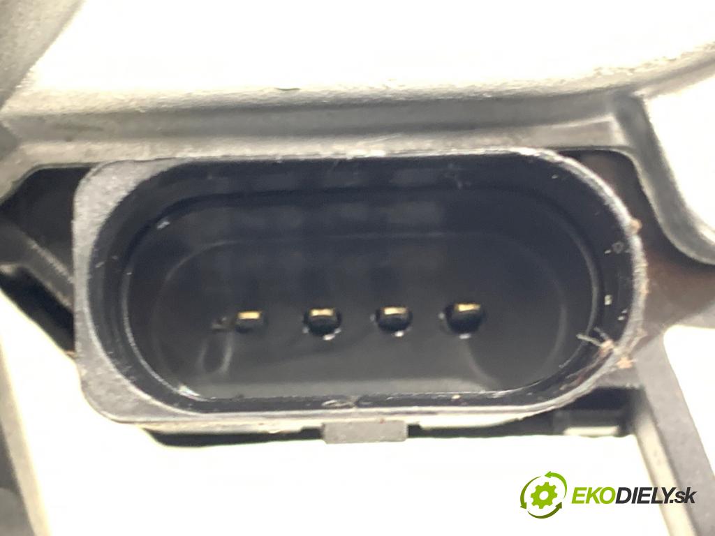 VW GOLF VII liftback 2016 81 kW 1.6 TDI 1598 motor stěračů zadní část 5G0955711A