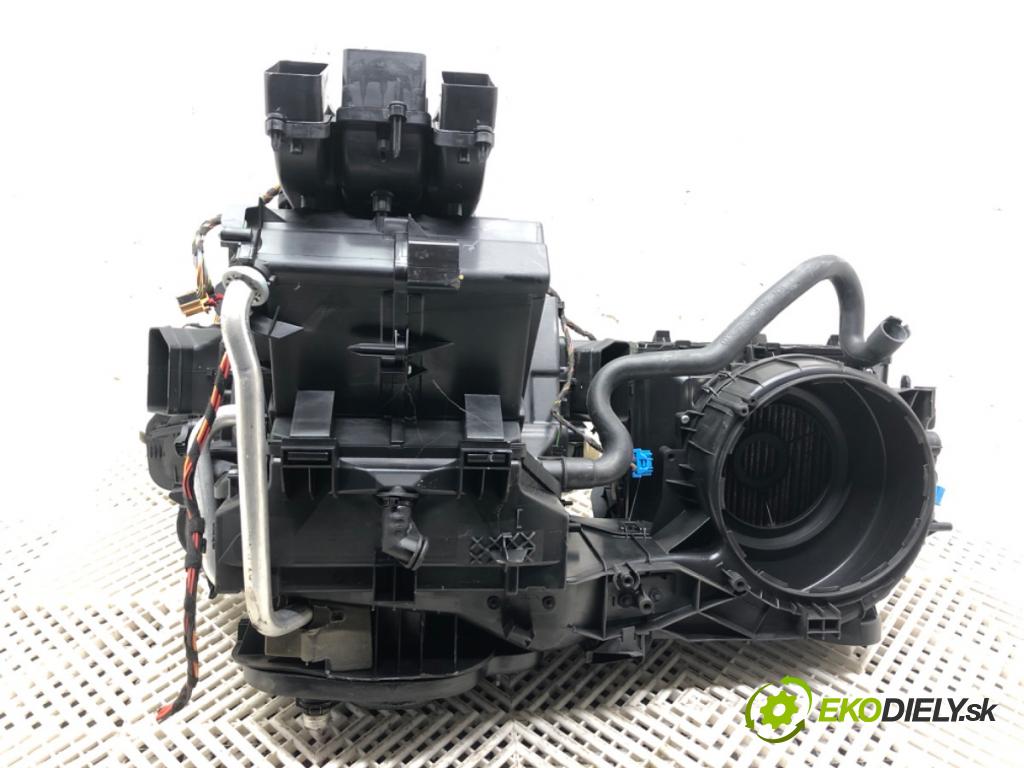 VW GOLF VII liftback 2016 81 kW 1.6 TDI 1598 Výhrevné teleso, radiátor kúrenia KOMBAJN 5Q1816005AE