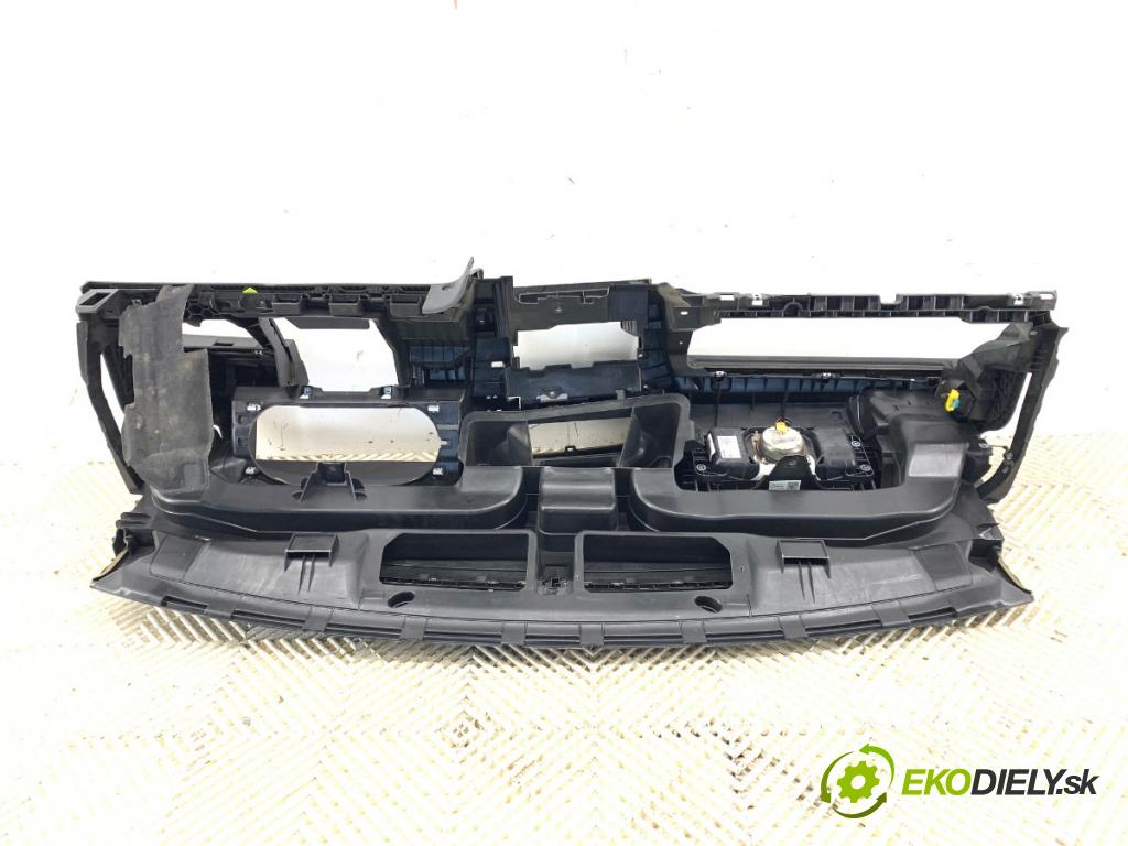 VW GOLF VII liftback 2016 81 kW 1.6 TDI 1598 Palubná doska silentbloku pasy 5G1880841G