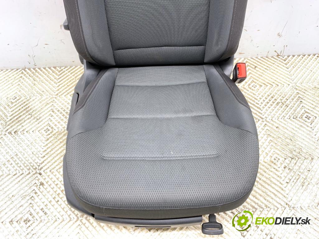 VW GOLF VII liftback 2016 81 kW 1.6 TDI 1598 Sedadlo pravy predný