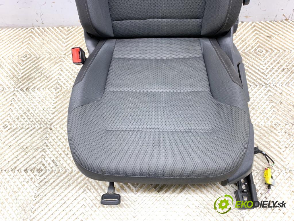 VW GOLF VII liftback 2016 81 kW 1.6 TDI 1598 Sedadlo ľavy predný