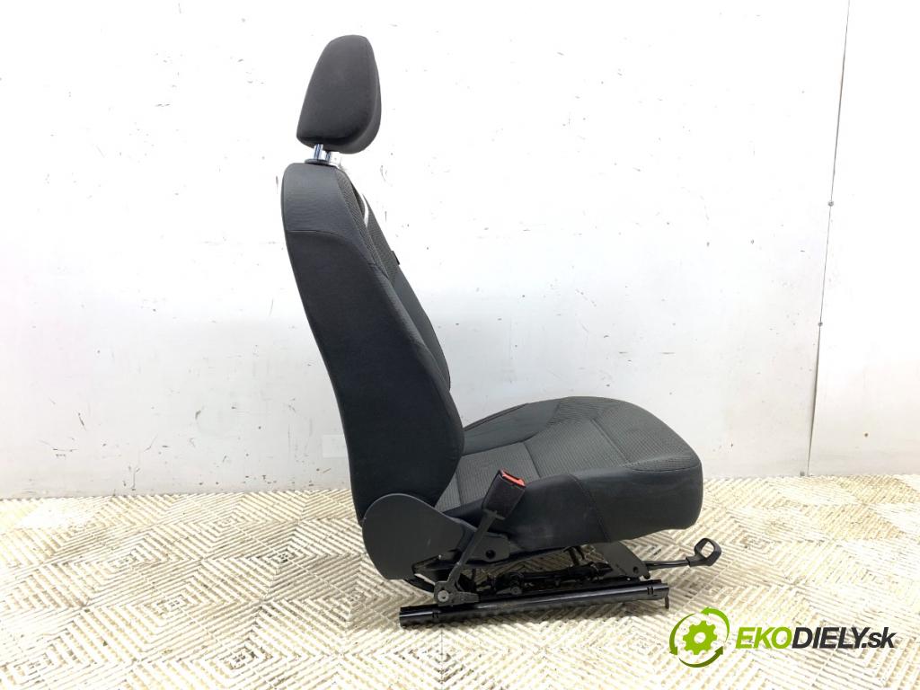 VW GOLF VII liftback 2016 81 kW 1.6 TDI 1598 Sedadlo ľavy predný