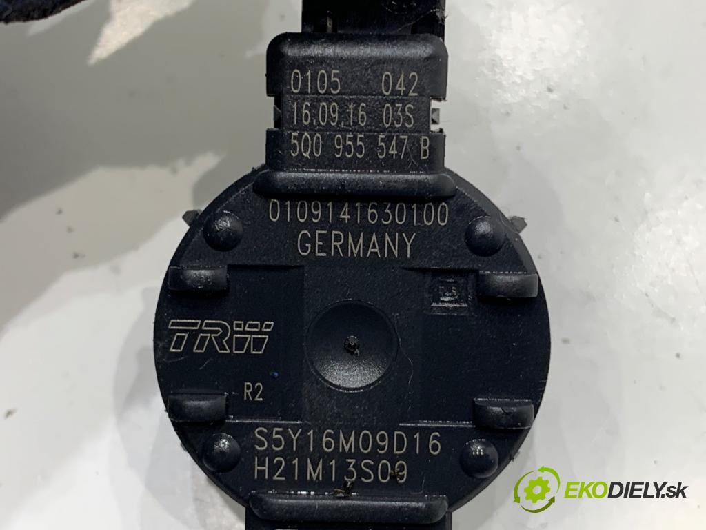 VW GOLF VII liftback 2016 81 kW 1.6 TDI 1598 snímač deště 5Q0955547B (Snímače deště)