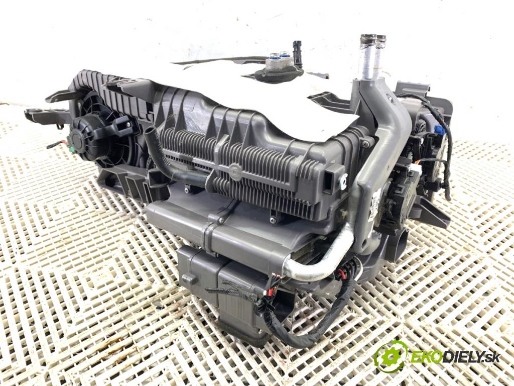 HYUNDAI i40 Kombi 2017 104 kW 1.7 CRDi 1685 Výhrevné teleso, radiátor kúrenia komplet KOMBAJN  (Radiátor kúrenia)