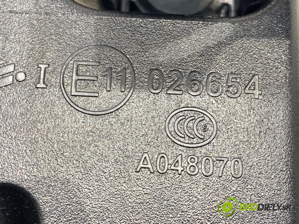 HYUNDAI i40 Kombi 2017 104 kW 1.7 CRDi 1685 zpětné zrcátko vnitřní 026654 (Světla vnitřní)