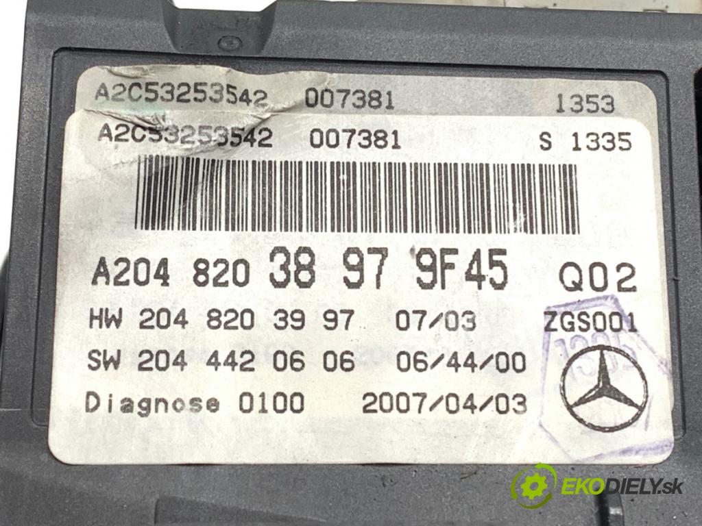 MERCEDES-BENZ W204 sedan 2007 170 kW C 280 (204.054) 2996 Dislpej A2048203897 (Prístrojová doska)