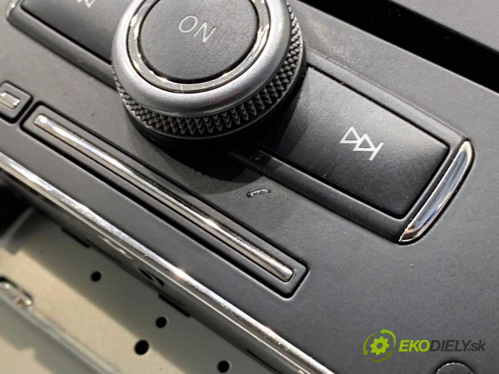 MERCEDES-BENZ W204 sedan 2007 170 kW C 280 (204.054) 2996 RADIO A2048703290 (Audio zariadenie)