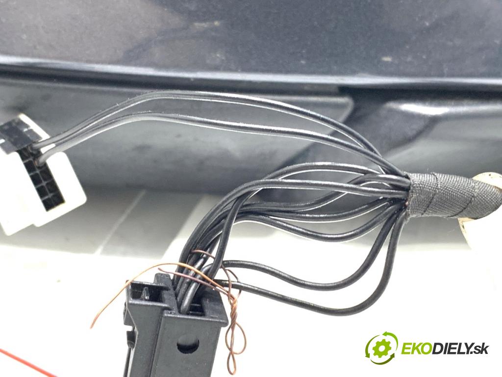 MERCEDES-BENZ W204 sedan 2007 170 kW C 280 (204.054) 2996 Spätné zrkadlo pravy